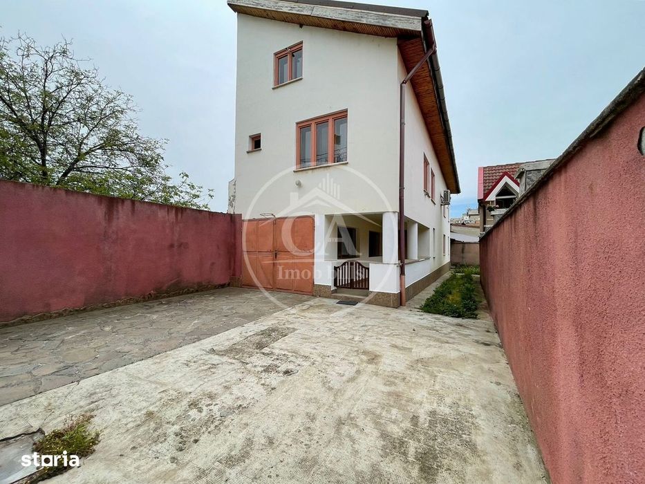 Casa de vânzare cu 8 camere de tip P+E+M in zona Rogerius, Oradea