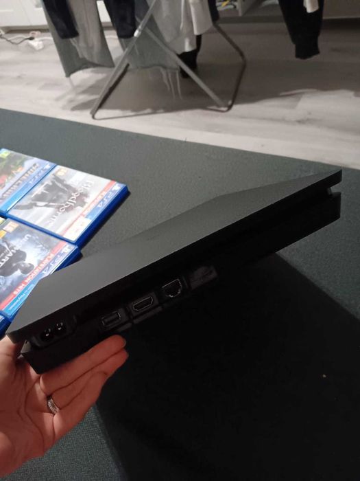 PLAY STATION 4 1TB, 3 console și 15 jocuri