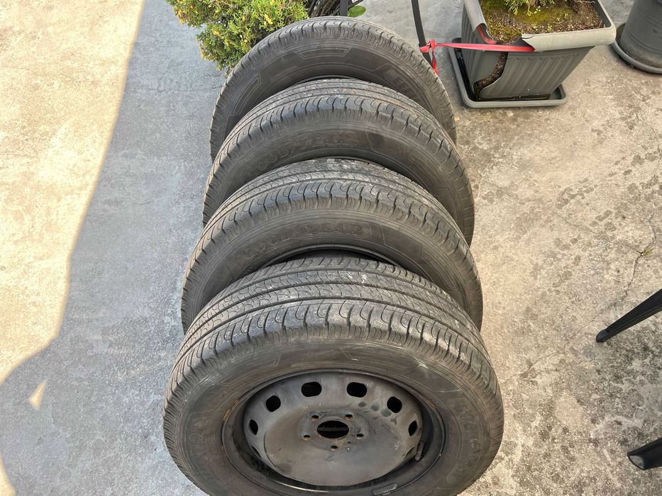 Джанти с гуми 215/65/16C за Nissan NV300/Renault Trafic/Opel Vivaro!