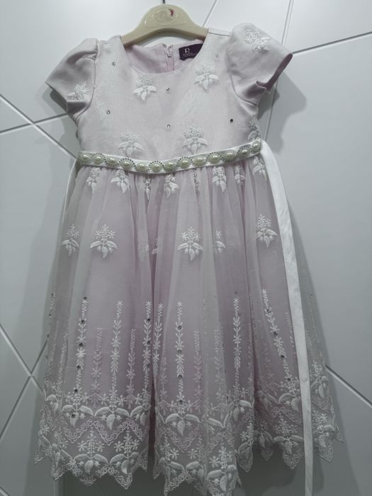 Розовое пышное платье