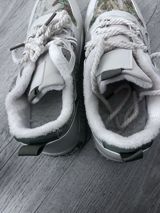 Кроссовки новые.