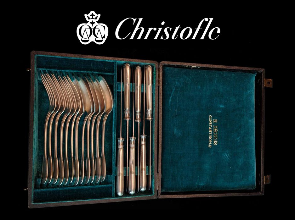 CHRISTOFLE CHINON FILET. Set 18 TACAMURI in caseta. Secol XIX. Argintate Placate cu ARGINT. 6 Persoane. MARCATE CC. Franta pre 1900. Stare foarte buna