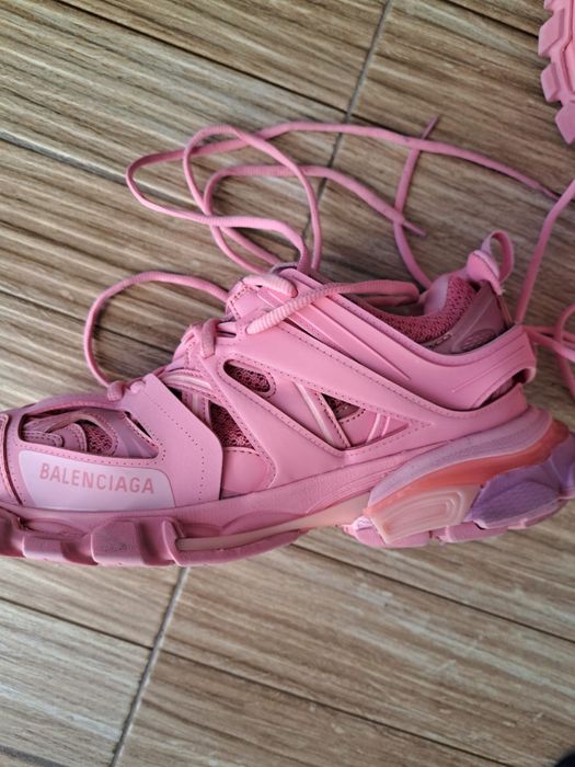 balenciaga track uri roz