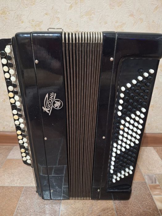 Баян Кубань продам.