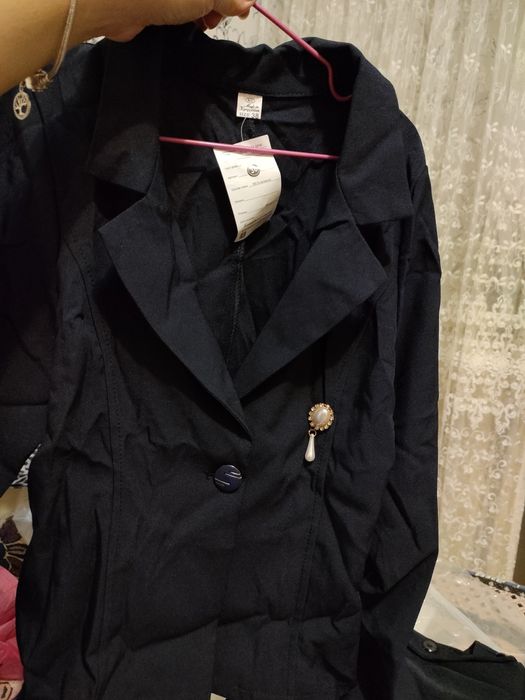 Продам школьные жилеты пиджаки