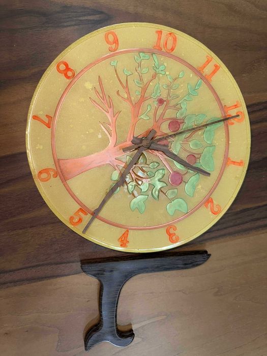Ръчно изработен часовник - дървото на живота, с луминисцентни цифри