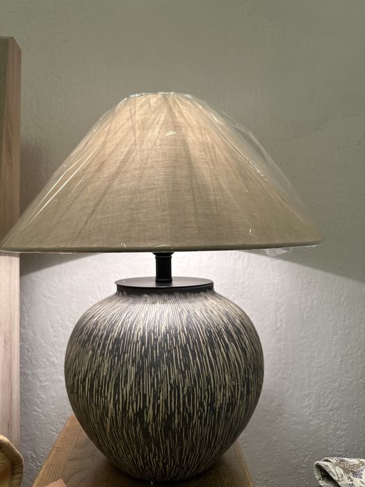 Прикроватный светильник