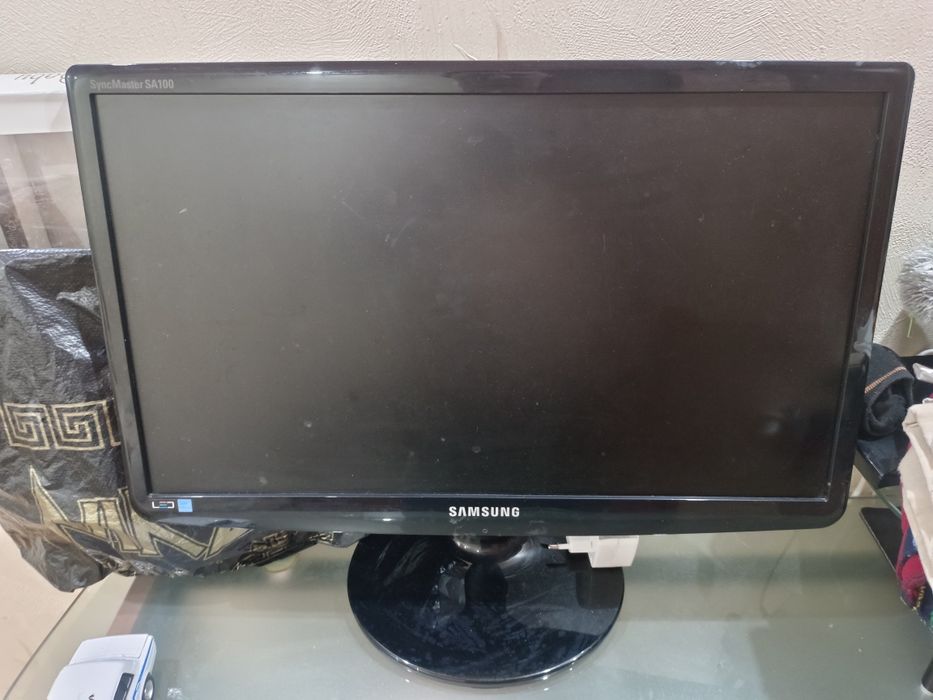 Продам компьютер в месте столом не дорого