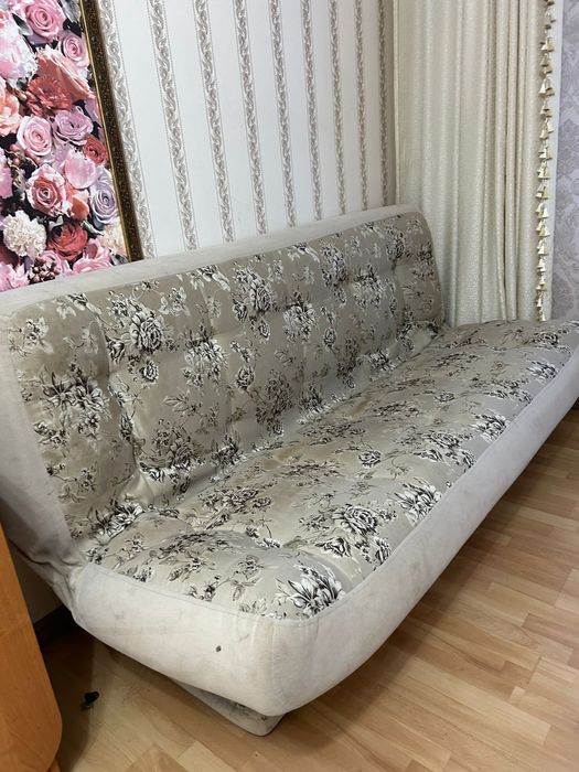 Диваны, 2 единицы, в хорошем состоянии