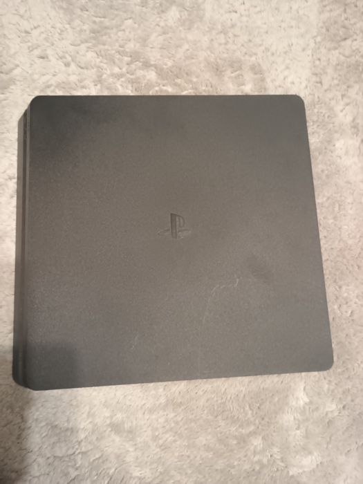 Конзола PS4. В добто състояние