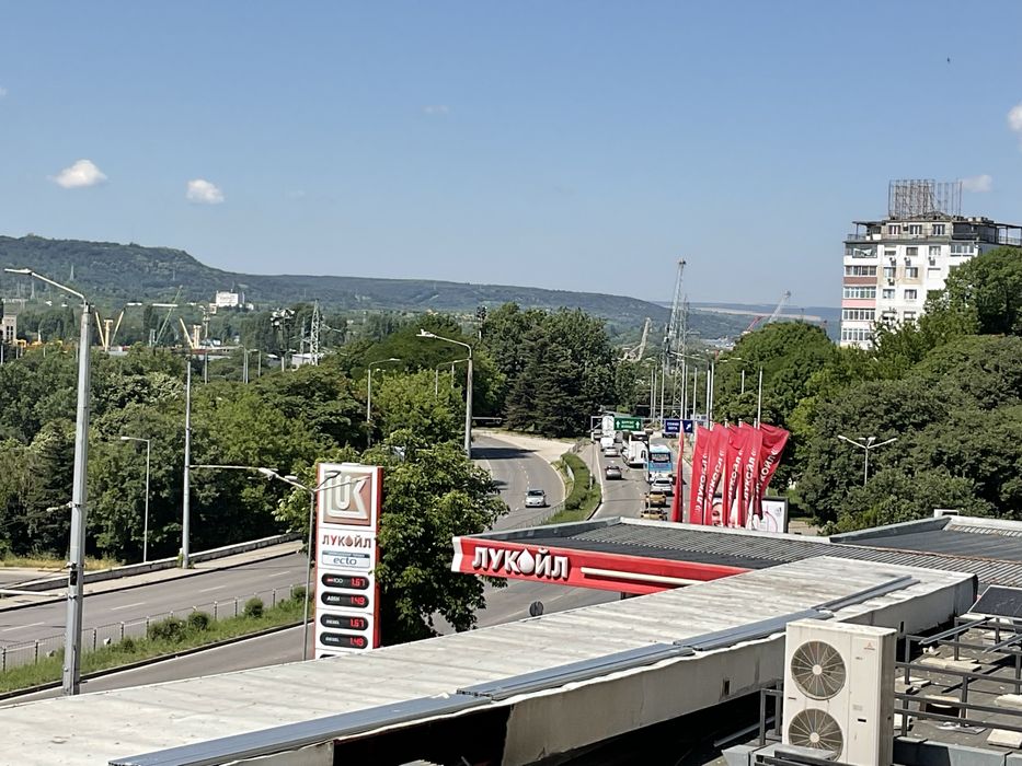 Продавам тристаен апартамент