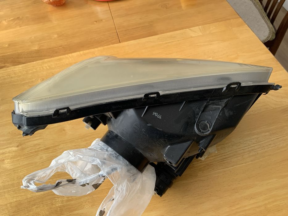 Фара передняя РАВ-4 (RAV-4) 2001 года