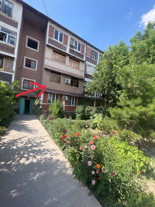 Продаеться квартира в городе Ахангаран