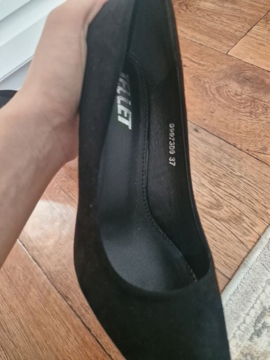 Замшевые туфли лодочки .37 размера. .