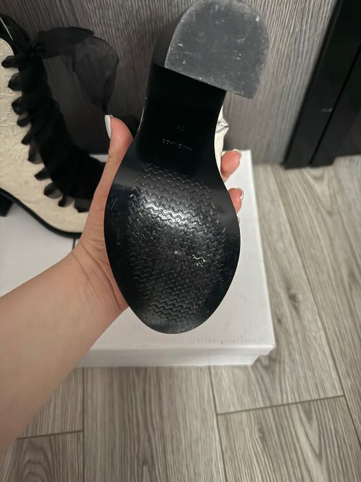 Обувки на висок ток