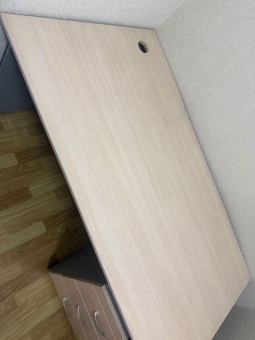 Продам офисный стол Б/У