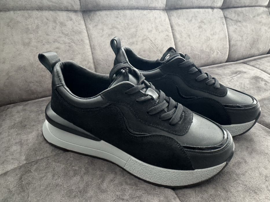 Дамски маратонки удобни и много леки .Тенденц 38 номер