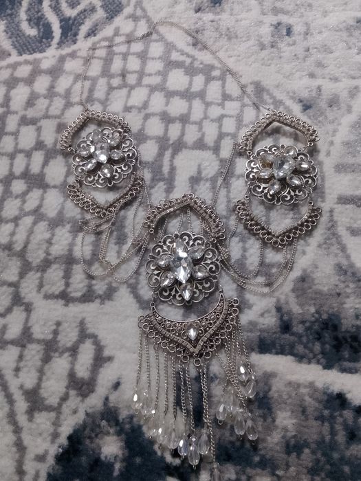 Taqinchoqlar hammasi sotiladi