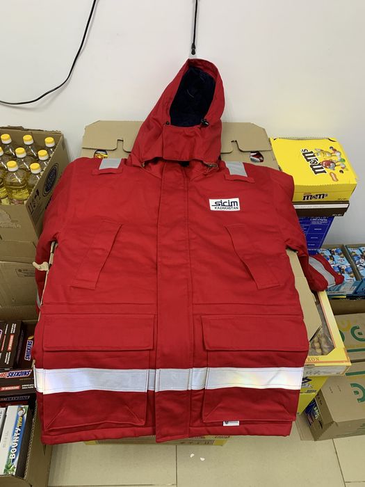 Бушлат сатам размер S,M дәл осындай бушлат тың камбинезон түрі бар