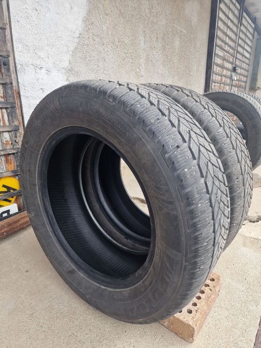Продавам комплект зимни гуми Фулда 235/60/17