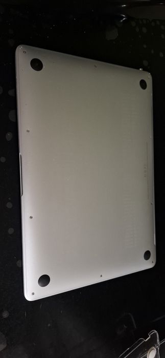 Продам Macbook Air 2020