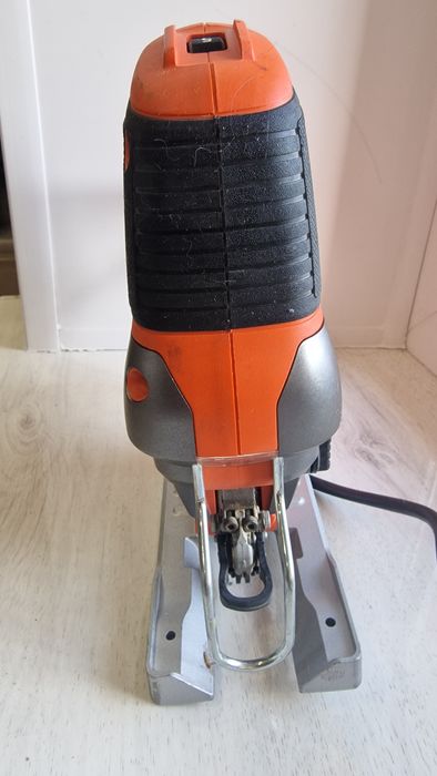 Электролобзик Black+Decker