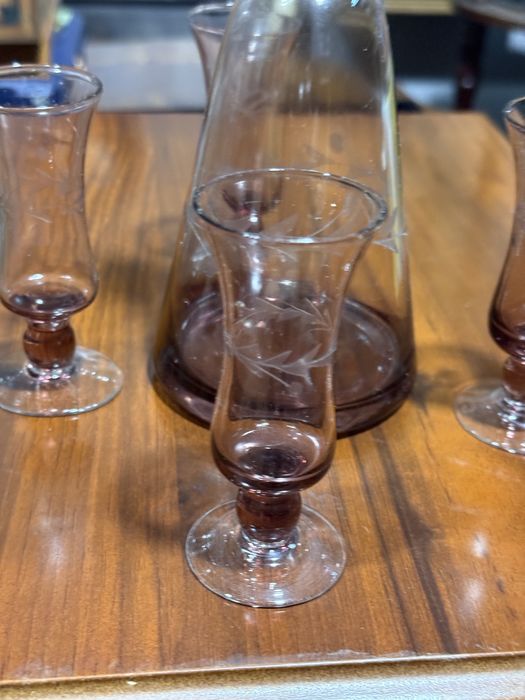 красив сервиз за ликиор лилаво стъкло 30те години