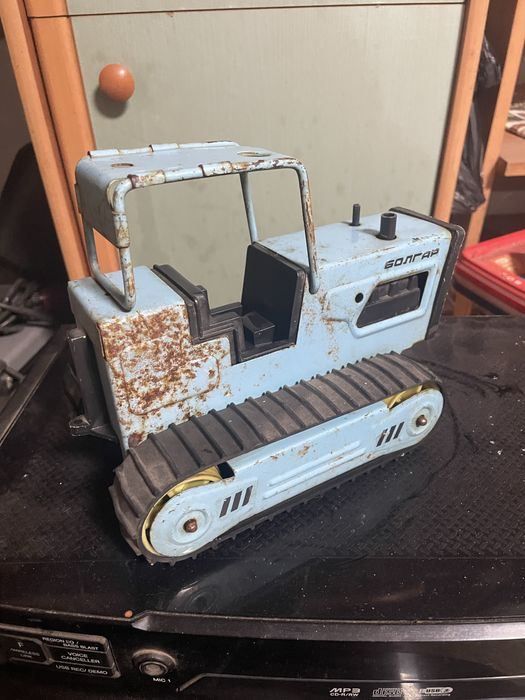 Продавам играчка трактор булгар