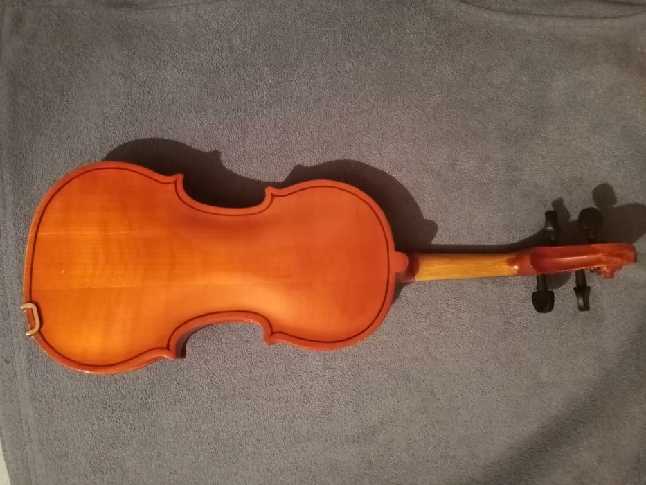 Российская Скрипка 1/4 в идеальном состоянии.Полностью укомплектована.
