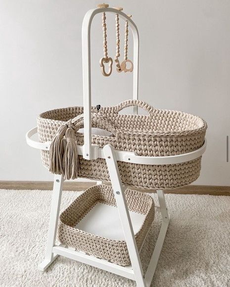 Комплект за бебе. Бебешка люлка, преносимо легло, повивалник