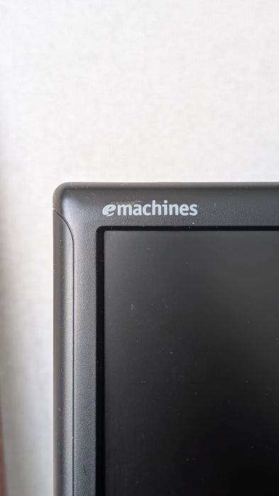 Монитор eMachines 23″