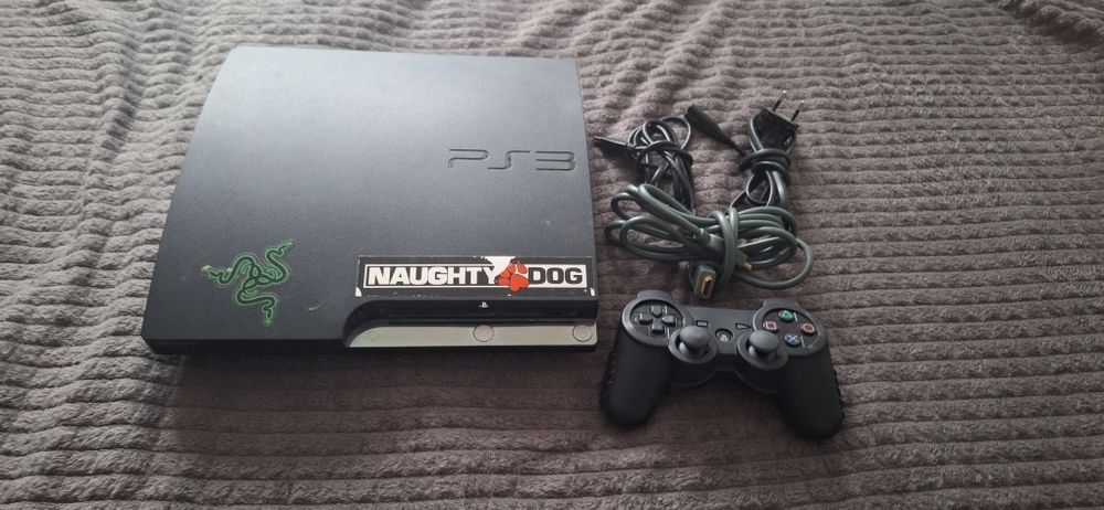 Vând PS 3 în stare perfecta