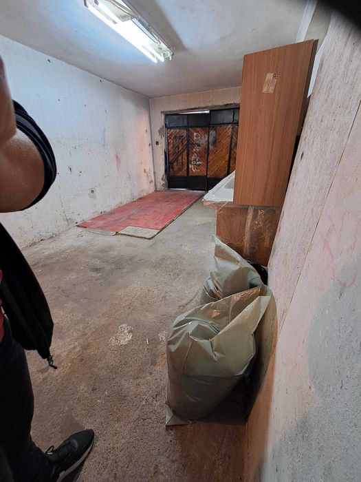 Дава се под наем Гараж / Паркомясто в Плевен, Идеален център - 20 кв.м за 127.5 € - Снимка #1