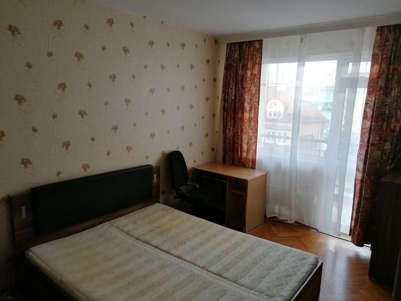 Дава се под наем Тристаен апартамент в София, Хладилника - 90 кв.м за 750 € - Снимка #4