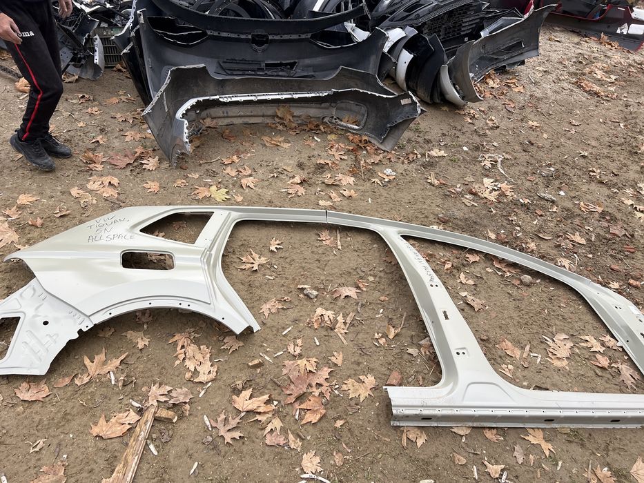 VW Tiguan 5N ALLSPACE заден десен калник панел колонка праг