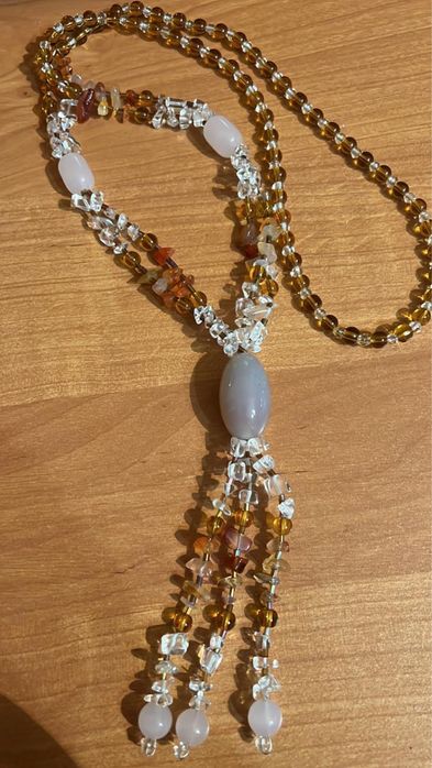 Колье. Бигуди. Заколка для волос