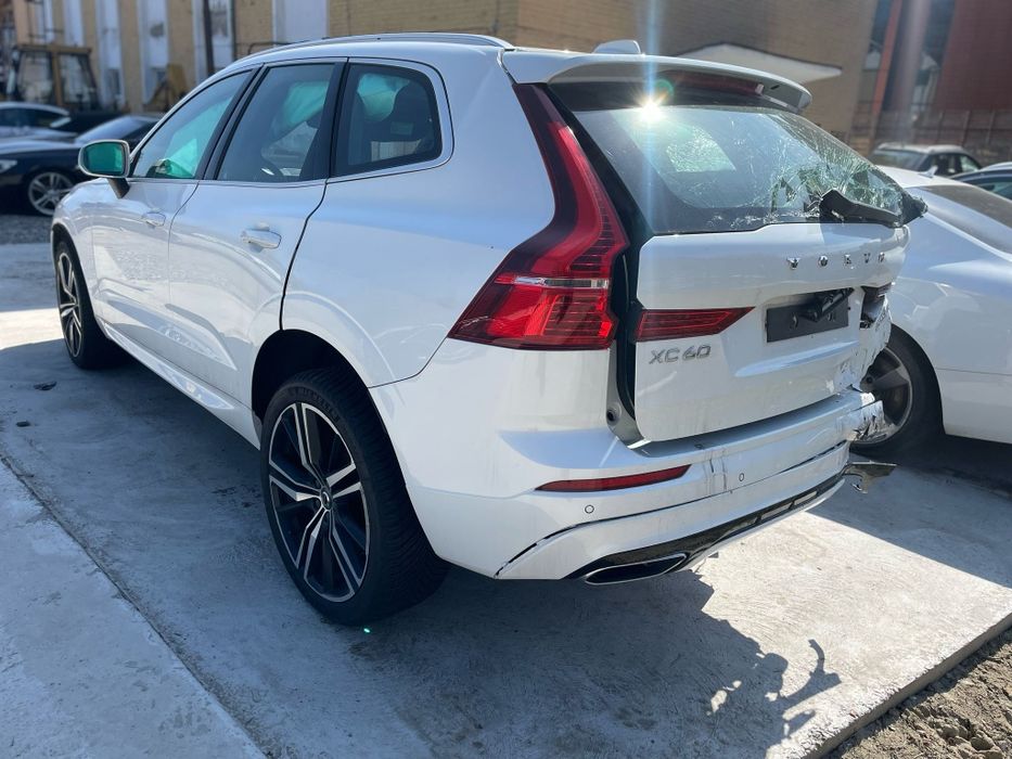 Volvo XC60 2.0d biturbo 235cp automat fab 2018 R-desing Euro6. Avariat