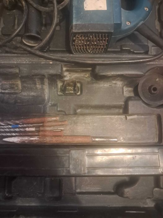 Продам Перфаратор 3 в 1 а точнее дрель, перфаратор, отбойник.