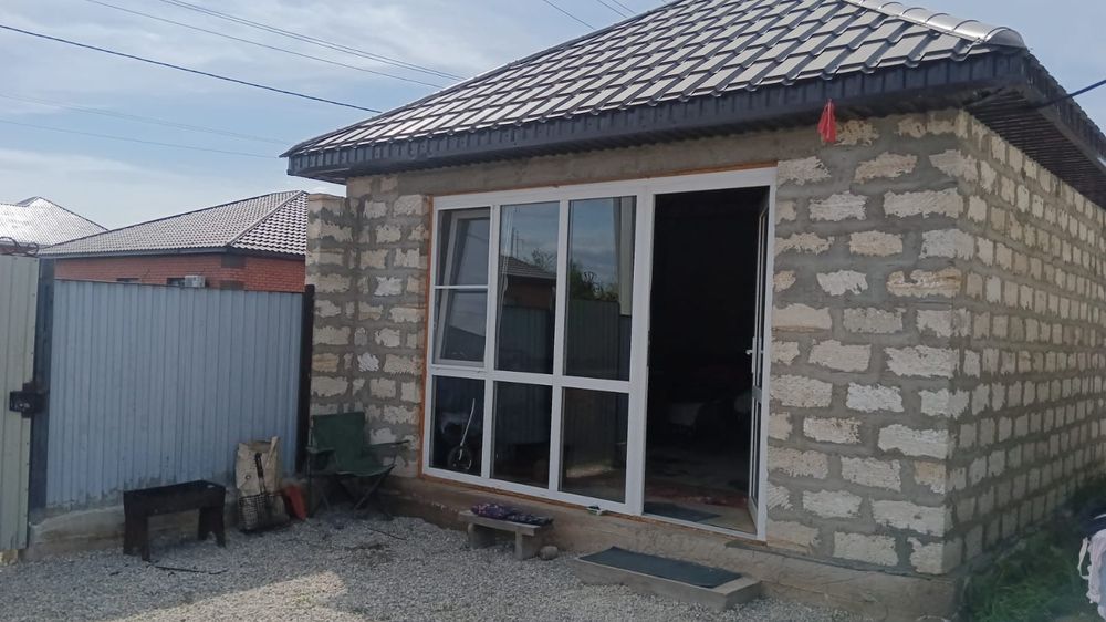 Частный дом на кирпичном