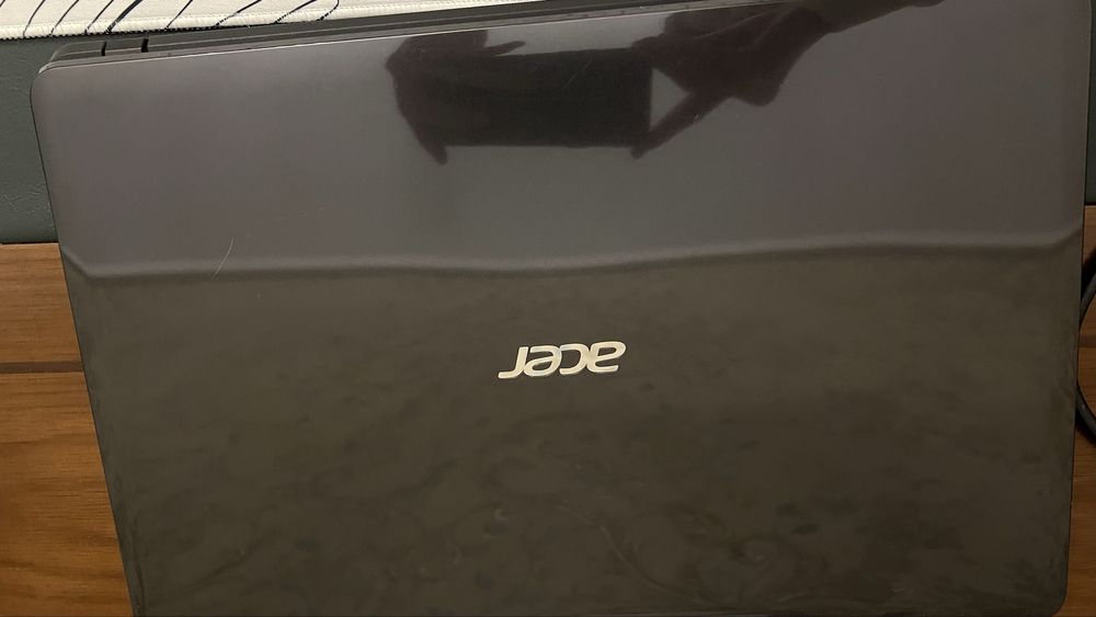 Продам ноутбук Acer Aspire E1-576G. Клавиатура и мышь в подарок!