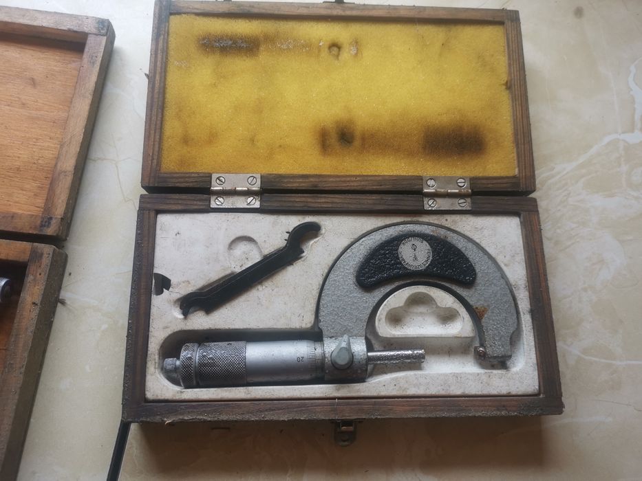 2 броя микрометри