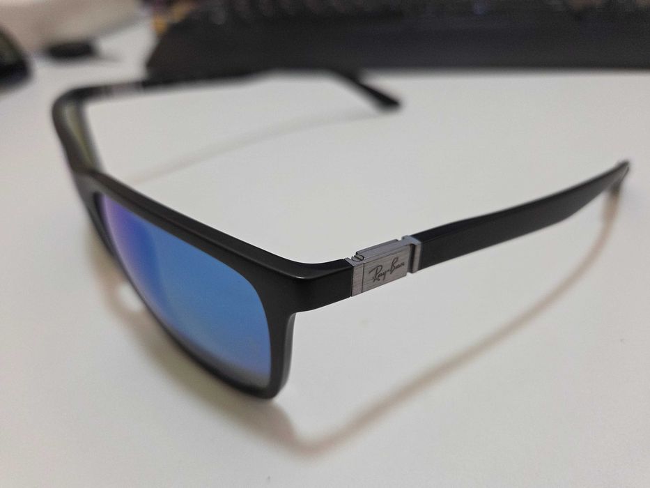 Оригинални Ray-Ban RB4385 Polarized (Chromance) – Като нови! Пълен комплект