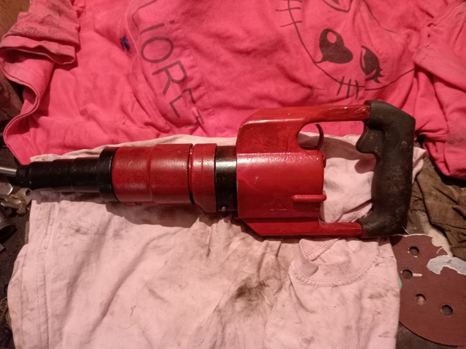 Монтажный пистолет