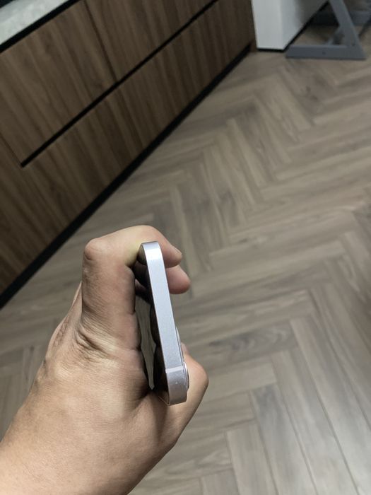iPhone 13 розовый