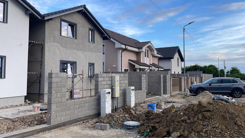 Vand duplex despartit prin camera tehnica