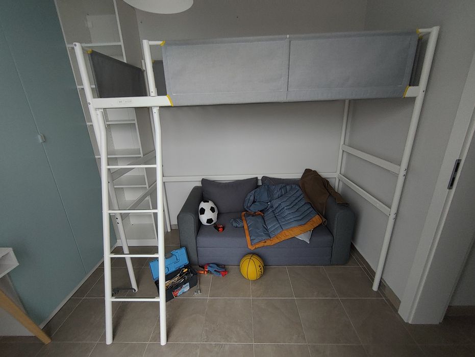 Продавам двуетажно легло IKEA Vitval
