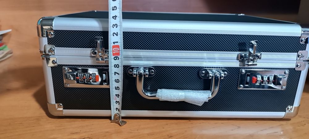 Кейс, чемоданчик