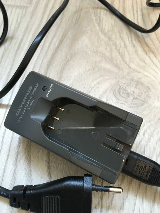 OLYMPUS оригинално зарядно за батерия на фотоапарат