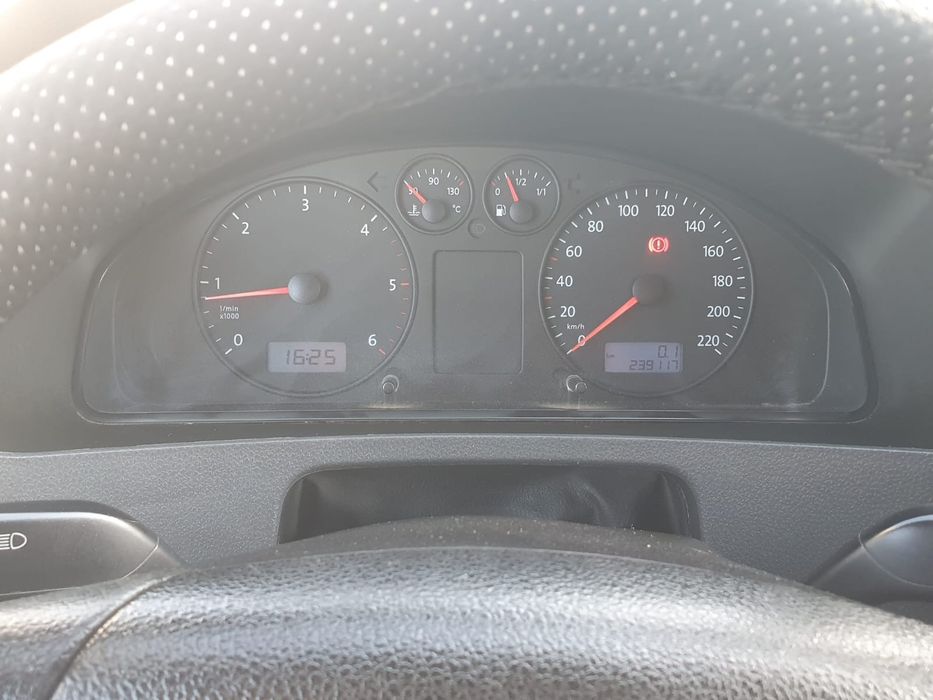 De Vanzare VW T5 3 locuri 2.5 TDI TRACTIUNE 4X4 2009  Recent adus GERMANIA Impecabila