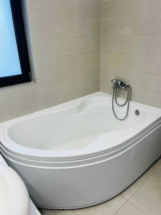 Cada pe colt spatioasa